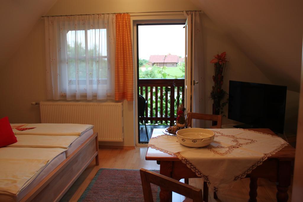 Buschenschank Orsl Wildbach Εξωτερικό φωτογραφία